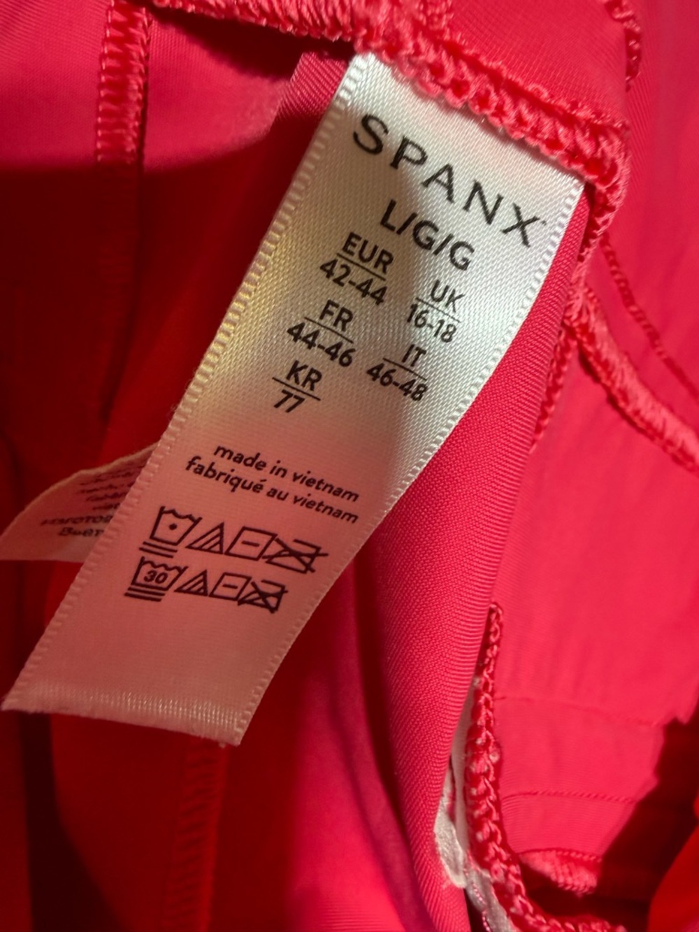 SPANX Sunshine 6-Inch Shorts in Hibiscus Size L - Picture 2 of 7